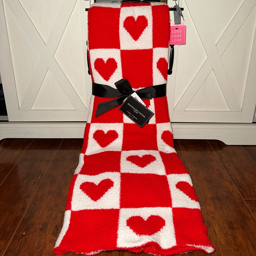 Magaschoni Cozy Checkered Heart Valentine Throw